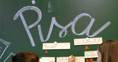 Laut PISA-Studie entscheidet die soziale Herkunft immer stärker über den Schulerfolg (PISA-Symbolbild).