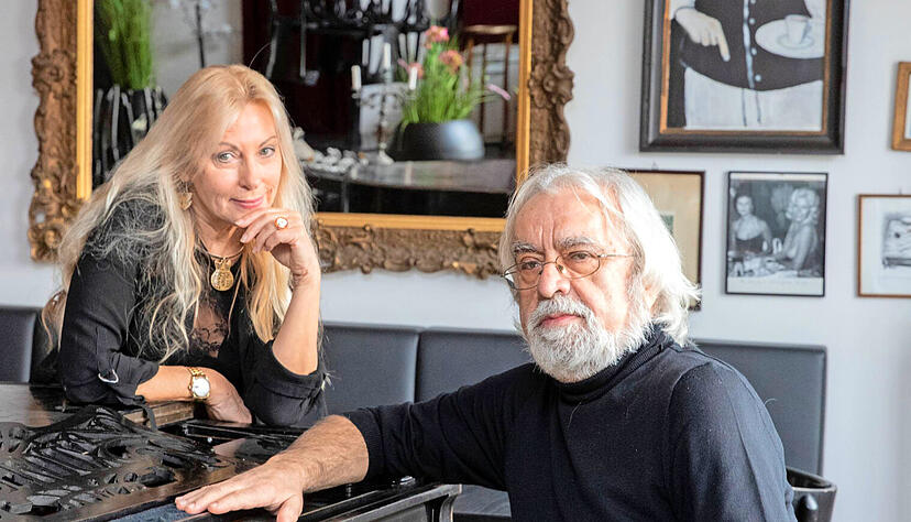 Seit zwanzig Jahren eine feste Größe in der Heilbronner Kulturlandschaft: Das Le Café-Théâtre im Kaffeehaus Hagen, das von Cornelia Bielefeldt und Nicolas Kemmer 2001 ins Leben gerufen worden ist.
Foto: Andreas Veigel Seit zwanzig Jahren eine feste Größe in der Heilbronner Kulturlandschaft: Das Le Café-Théâtre im Kaffeehaus Hagen, das von Cornelia Bielefeldt und Nicolas Kemmer 2001 ins Leben gerufen worden ist.
Foto: Andreas Veigel