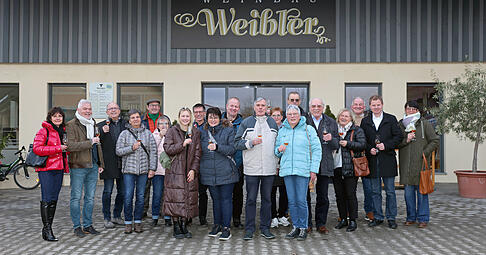 Zum Finale des 49. Wein-Quiz blickten die Hauptgewinner beim Multi-Familien-Unternehmen Weibler in Bretzfeld-Siebeneich hinter die Kulissen. Zum Finale des 49. Wein-Quiz blickten die Hauptgewinner beim Multi-Familien-Unternehmen Weibler in Bretzfeld-Siebeneich hinter die Kulissen.