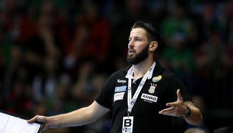 Wissbegierig: Magdeburg-Coach Bennet Wiegert. Wissbegierig: Magdeburg-Coach Bennet Wiegert.