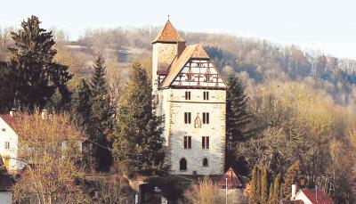 Der älteste Teil der Burg Buchenbach ist der Bergfried, der auf das 11. Jahrhundert geschätzt wird. Herrschaftlich ruht die Burg über dem Mulfinger Teilort. Der älteste Teil der Burg Buchenbach ist der Bergfried, der auf das 11. Jahrhundert geschätzt wird. Herrschaftlich ruht die Burg über dem Mulfinger Teilort.