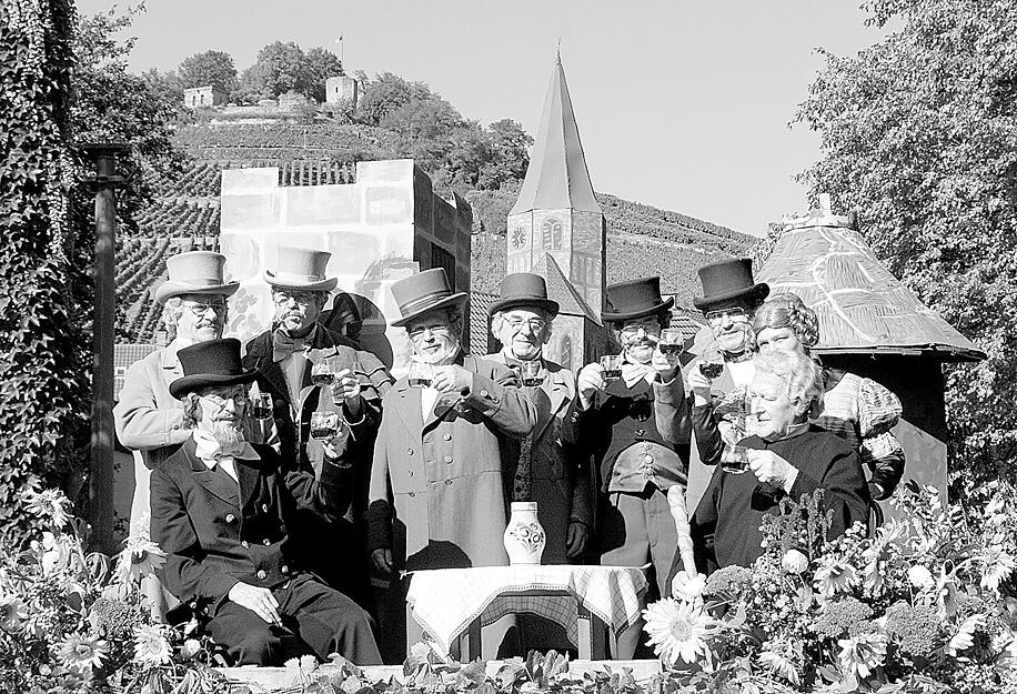 „Dichter und Denker“ beim Festumzug im Jahr 2000. „Dichter und Denker“ beim Festumzug im Jahr 2000.