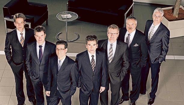 Die derzeitigen Revisa-Partner (v. l). Ralf Domesle, Norbert K&uuml;hlwein, Carlo Oechsle, Matthias Wasser, Ralf Br&auml;uer, Bernd B&uuml;hrer und Karlheinz Hampp.Foto: Dennis Mugler