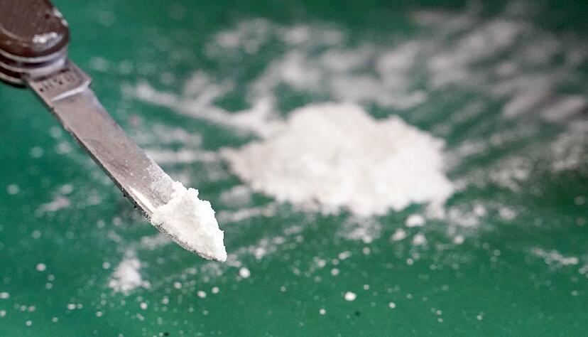 Vom Zoll sichergestelltes Kokain auf der Spitze eines Taschenmessers.
