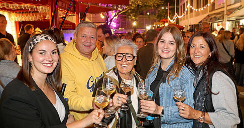 Weindorf Heilbronn mit strahlenden Gesichtern: bei Besuchern und Beschickern.