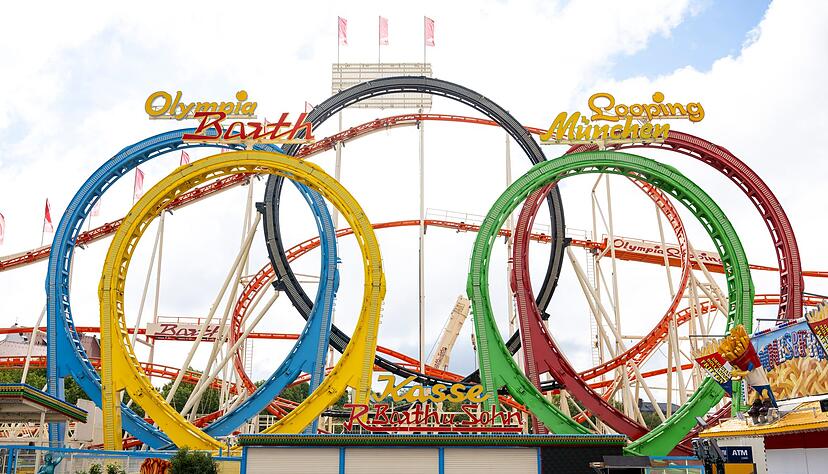 Beim Aufbau der legendären «Olympia Looping»-Achterbahn wurde ein Arbeiter tödlich verletzt. Beim Aufbau der legendären «Olympia Looping»-Achterbahn wurde ein Arbeiter tödlich verletzt.