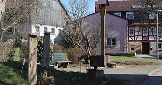 In der Halberger Ortsmitte steht derzeit noch ein Provisorium als Glockenturm. Der neue wird um einiges h&ouml;her als dieser.