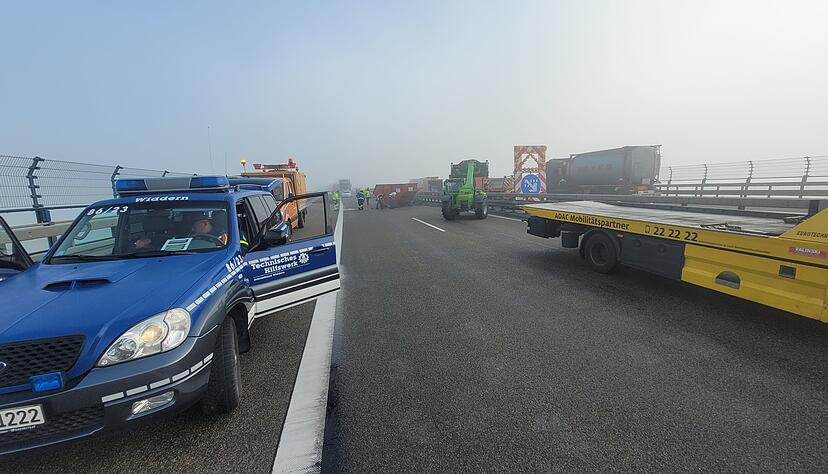 Unfall A81 | Lkw verliert Ladung bei Möckmühl