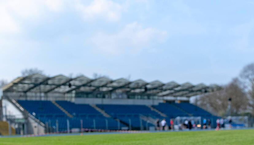 Der neue Rasen im Frankenstadion entwickelt sich gut. Derzeit trainieren schon einige Jugendmannschaften auf der Spielfl&auml;che.
Foto: Mario Berger