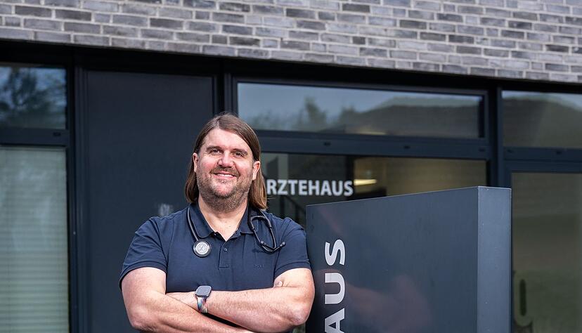 Sein Angestelltenverhältnis hat Jens Lassen gegen eine eigene Praxis getauscht - ein Schritt, der Mut erfordert.
