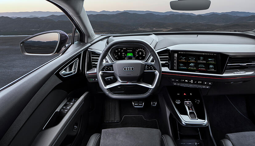 Im Q4 von Audi gibt es viel Platz und ein digitales Cockpit.