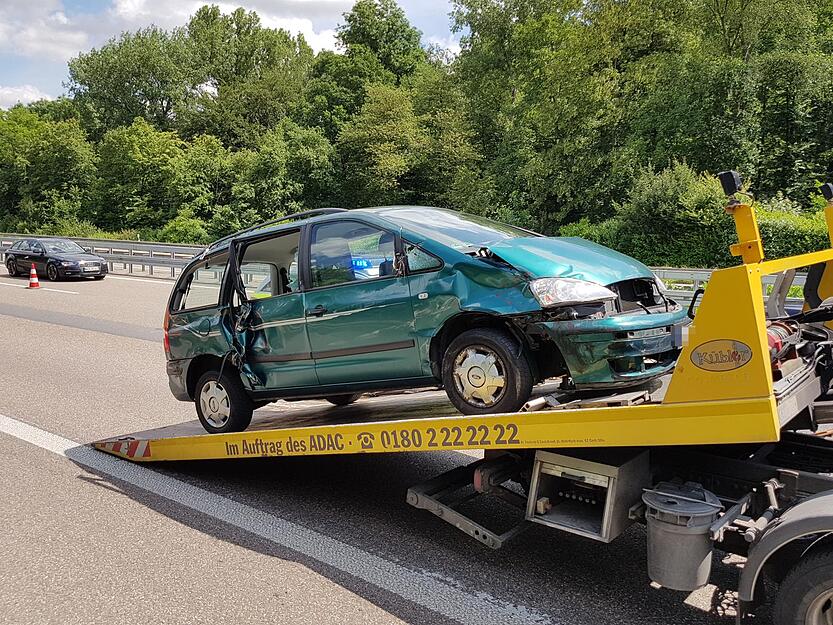 Unfall auf der A81 beim Parkplatz K&auml;lbling | 20.06.