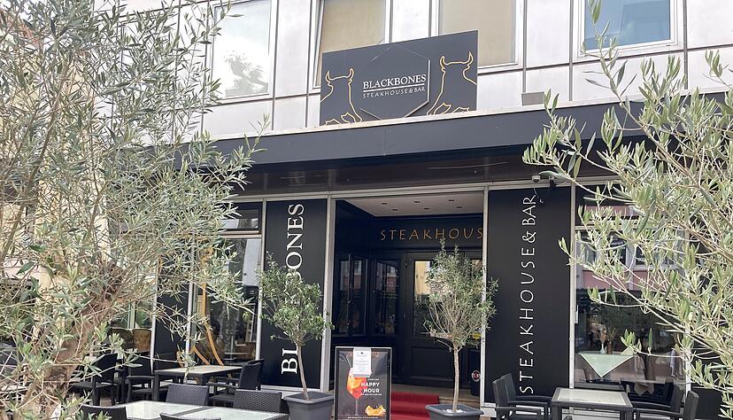 Das Blackbones-Steakhouse in der S&uuml;lmerstra&szlig;e ist wegen eines Wasserschadens geschlossen.