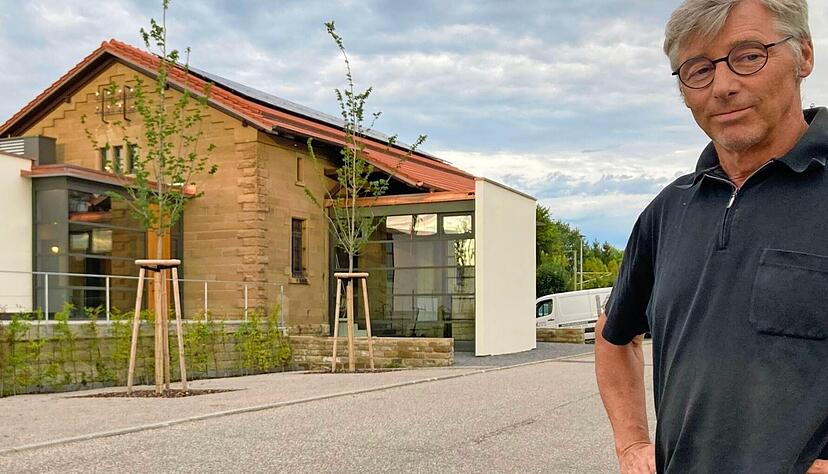 Der Sulzfelder Inhaber und Architekt Wolfram Pfaus hat mit dem Kultur-Schuppen einen Platz für Kunst, Kultur und Weingenuss geschaffen.
Fotos: Jörg Kühl