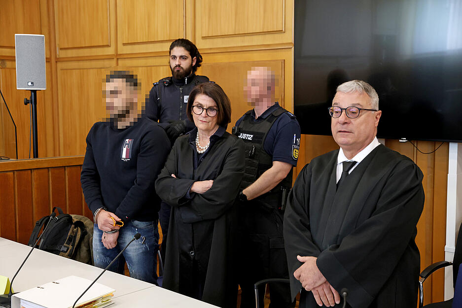 Der Angeklagte mit seiner Verteidigerin Anke Stiefel-Bechdolf.