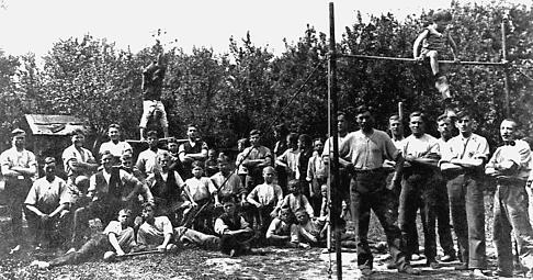 Ein Foto von anno dazumal. Aus welchem Jahr es stammt, kann Vereinschronist Wolfgang Glaunsinger nicht sagen. Als der die Geschichte des Turnvereins aufarbeitete, bekam er von &auml;lteren Mitgliedern einige Fotos.
Fotos: privat