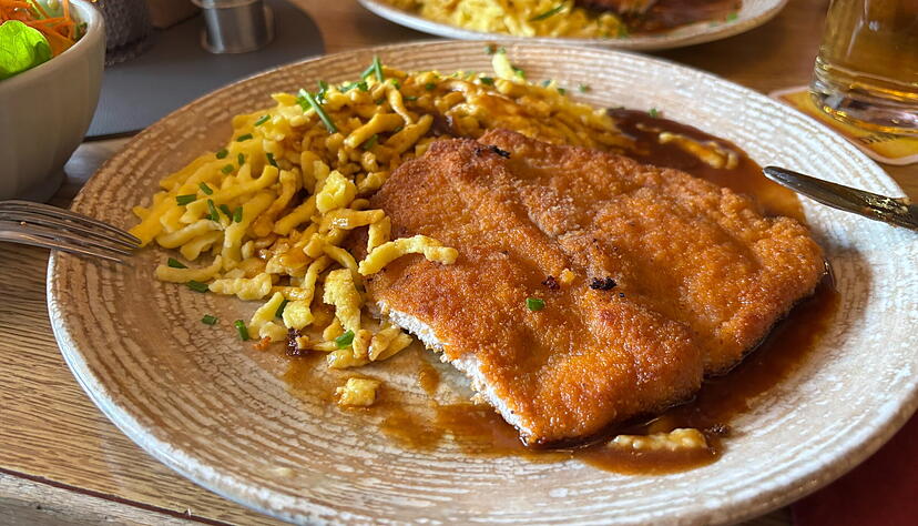 Die Aktion "Schnitzelrekord" im Dächle ist ein Wettessen für ganz Hungrige. Die Aktion "Schnitzelrekord" im Dächle ist ein Wettessen für ganz Hungrige.