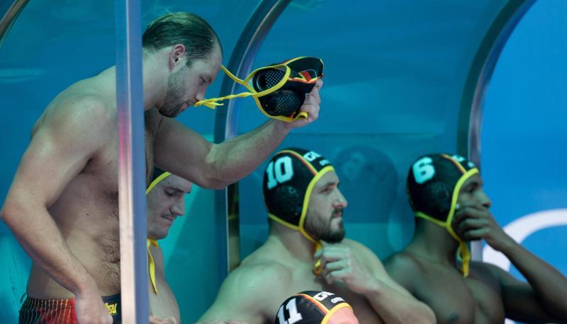 Nach dem letzten F&uuml;nfmeter zeigen die deutschen Wasserballer ihre Entt&auml;uschung.