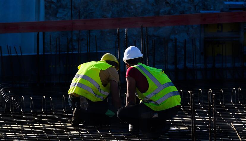 Aufgrund der anhaltenden Auftragsflaute bef&uuml;rchtet die Baubranche Kurzarbeit, Entlassungen und Pleiten.