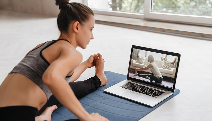 Online-Fitness-Live-Kurse sind eine gute und zeitsparende Alternative zu Präsenz-Terminen vor Ort. Online-Fitness-Live-Kurse sind eine gute und zeitsparende Alternative zu Präsenz-Terminen vor Ort.