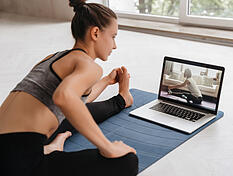 Online-Fitness-Live-Kurse sind eine gute und zeitsparende Alternative zu Pr&auml;senz-Terminen vor Ort.