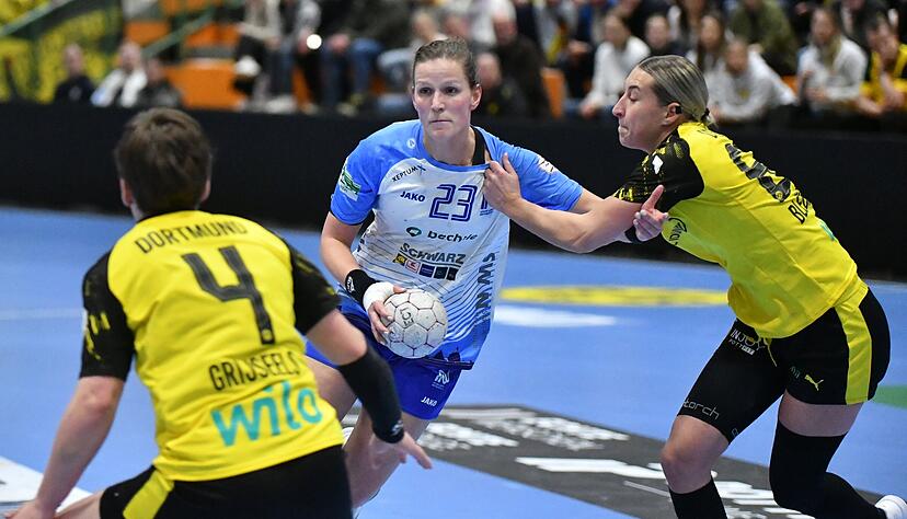 Mit Durchschlagskraft und Distanztoren war Munia Smits f&uuml;r die Sport-Union bem&uuml;ht, doch vier Toren standen auch sieben Fehlw&uuml;rfe gegen&uuml;ber.