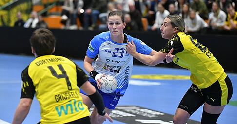 Mit Durchschlagskraft und Distanztoren war Munia Smits f&uuml;r die Sport-Union bem&uuml;ht, doch vier Toren standen auch sieben Fehlw&uuml;rfe gegen&uuml;ber.