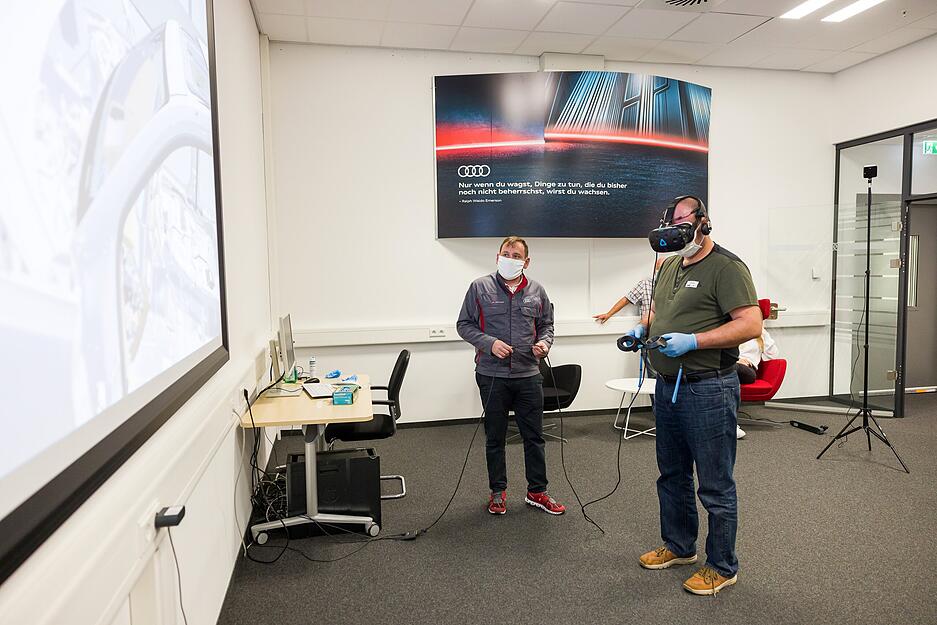 Im Reich von Martin Wimmer d&uuml;rfen die Leser mit VR-Brille ausprobieren, wie die Arbeit am Band optimiert werden kann.