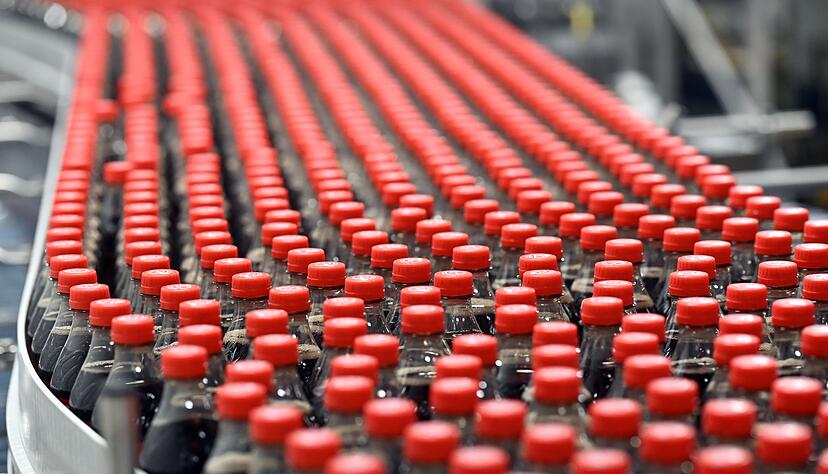 Eine Produktionsanalge von Coca-Cola. (Archivbild)