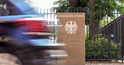 Was tun, wenn im eigenen Fahrzeug ein manipulierter Motor läuft, der aber von einem anderen Autobauer stammt? Mit solch einem verzwickten Fall beschäftigt sich aktuell der BGH. Was tun, wenn im eigenen Fahrzeug ein manipulierter Motor läuft, der aber von einem anderen Autobauer stammt? Mit solch einem verzwickten Fall beschäftigt sich aktuell der BGH.