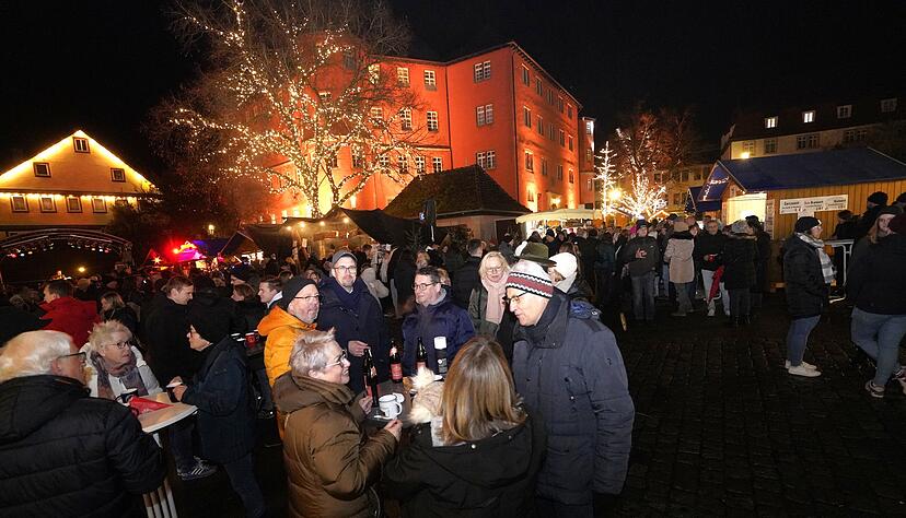 Fünf Tage lang, von Mittwoch bis Sonntag, 4. bis 8. Dezember, verwandelt sich der Schlossplatz in Künzelsau immer von 16 bis 21 Uhr in einen Weihnachtstraum. Fünf Tage lang, von Mittwoch bis Sonntag, 4. bis 8. Dezember, verwandelt sich der Schlossplatz in Künzelsau immer von 16 bis 21 Uhr in einen Weihnachtstraum.