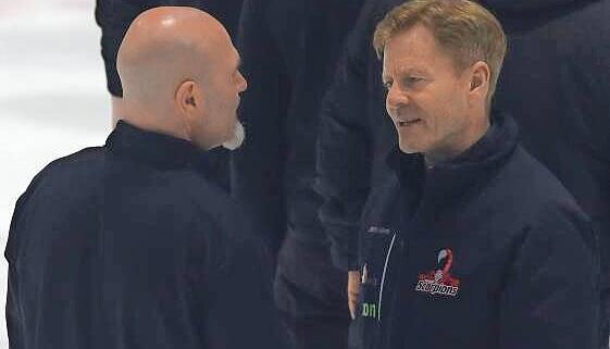 Plausch der Trainer nach Spielende: Frank Petrozza (links) und Kevin Gaudet.