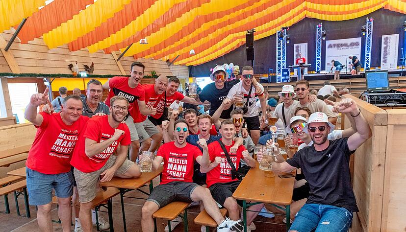 Die Kicker der SGM MassenbachHausen feiern nach ihrem Mallorca-Trip auf dem Champions Day nahtlos weiter. Die Kicker der SGM MassenbachHausen feiern nach ihrem Mallorca-Trip auf dem Champions Day nahtlos weiter.
