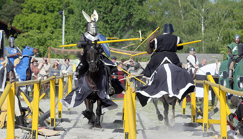 Ein H&ouml;hepunkt ist das Ritterturnier auf dem Burggel&auml;nde in Untergruppenbach.
