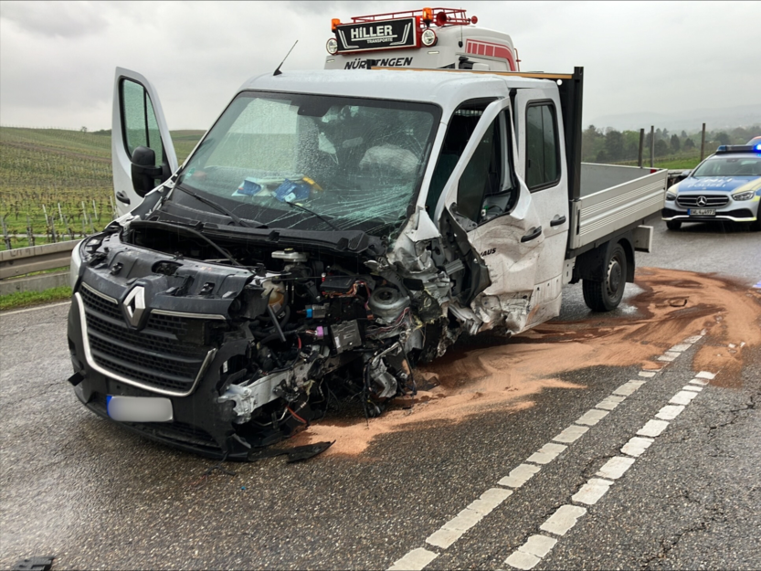 Ein Transportfahrzeug war auch in den Unfall verwickelt.