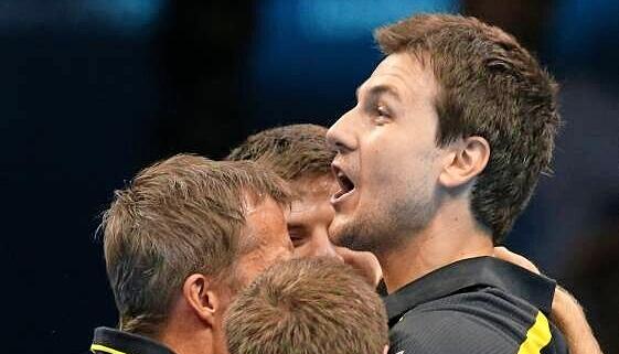 2012 in London: Timo Boll, das Feierbiest, im Kreise seiner Teamkollegen.