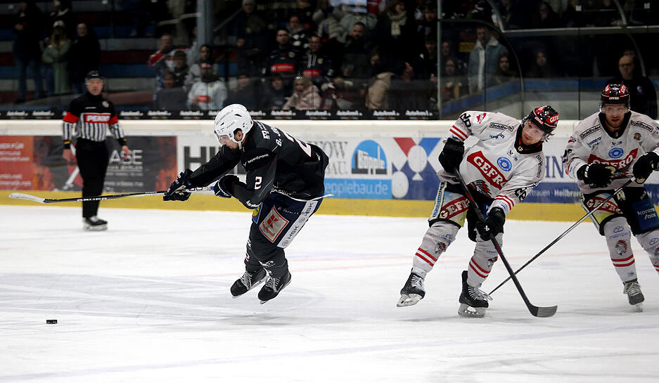 Nach dem Sieg in Spiel drei gegen die Memmingen Indians führen die Heilbronner Falken nun 3:0 in  der Playoff-Viertelfinalserie. Am Freitag kann der Halbfinaleinzug perfekt gemacht werden.