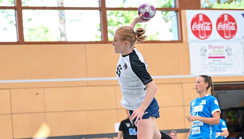 Ein Selbstläufer war die erste Pokal-Runde für Rabea Pollakowski und die Sport-Union Neckarsulm beim HC Rödertal nicht. Doch der personell gebeutelte Favorit setzte sich durch − auch dank Pollakowski, die in der 58. Minute zur Führung traf. Ein Selbstläufer war die erste Pokal-Runde für Rabea Pollakowski und die Sport-Union Neckarsulm beim HC Rödertal nicht. Doch der personell gebeutelte Favorit setzte sich durch − auch dank Pollakowski, die in der 58. Minute zur Führung traf.