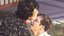 Sie haben die Lacher auf ihrer Seite: Iris van de Weghe zeigt als Luise Striese ihrem Kollegen Lars Tönnies (alias Emil Gross), wie er seine Rolle angehen muss.