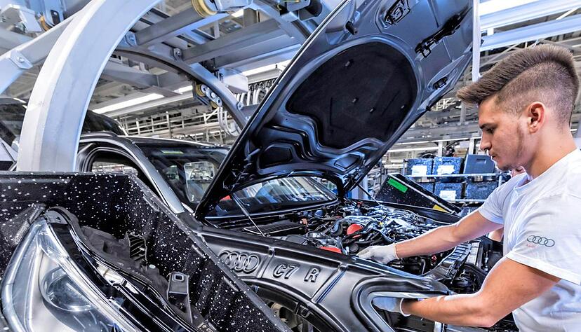 So sieht es aus, wenn Christoph Hagm&uuml;ller komplexe Datenbanken optisch aufbereitet. Unterschiedliche Farben lassen Ausrei&szlig;er ins Auge stechen. Mit einem Mausklick kann er dann die Fakten abrufen.