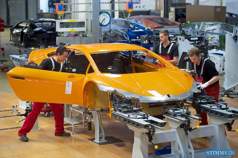 Audi AG in Heilbronn am 10.06.2014: Karosseriefertigung f&uuml;r Lamborghini.