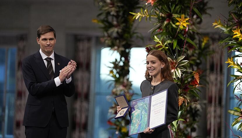 Machados Tochter Ana Corina Sosa nahm den Preis im Namen ihrer Mutter entgegen.