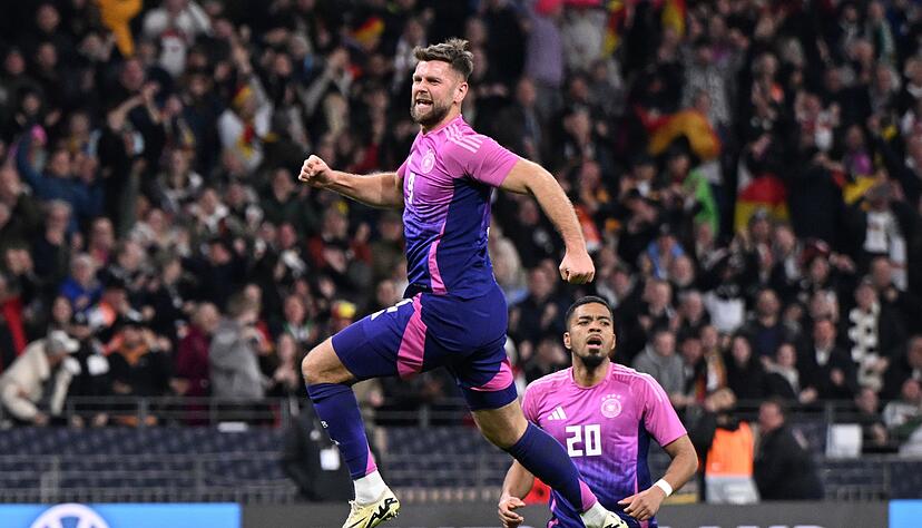 Niclas Füllkrug reiste mit der Bahn zurück zum DFB-Team nach Herzogenaurach. Niclas Füllkrug reiste mit der Bahn zurück zum DFB-Team nach Herzogenaurach.