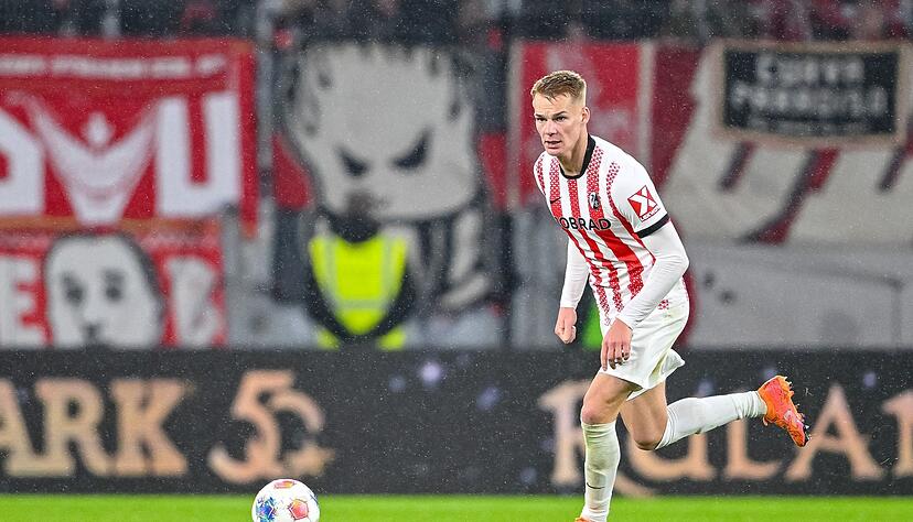 Freiburgs Verteidiger Lienhart f&auml;llt wegen einer Bauchmuskelverletzung mehrere Wochen aus. (Archivbild)