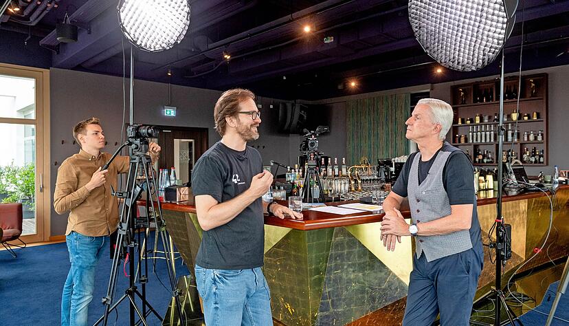 In der 30. Ausstrahlung des Stimme-Talkformats "Ohne Ausrede" sprach Chefredakteur Uwe Ralf Heer (rechts) mit Thomas Bornheim über KI.
Foto: Mario Berger