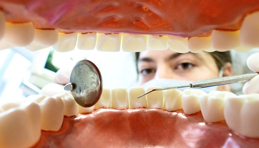 Die zahnärztliche Versorgung im Hohenlohekreis gilt insgesamt noch als gut. Doch lokal gibt es große Unterschiede.Foto: dpa