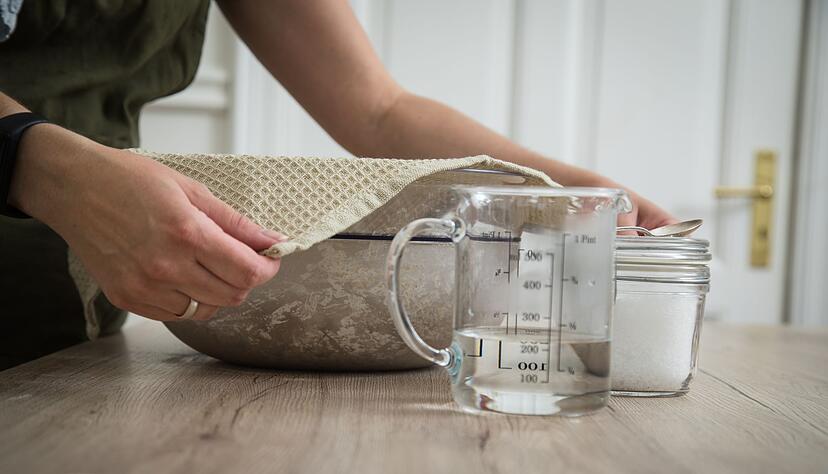 Je nachdem, welches Mehl man wählt, kann sich die Zeit unterscheiden, die der Teig ruhen muss. Je nachdem, welches Mehl man wählt, kann sich die Zeit unterscheiden, die der Teig ruhen muss.