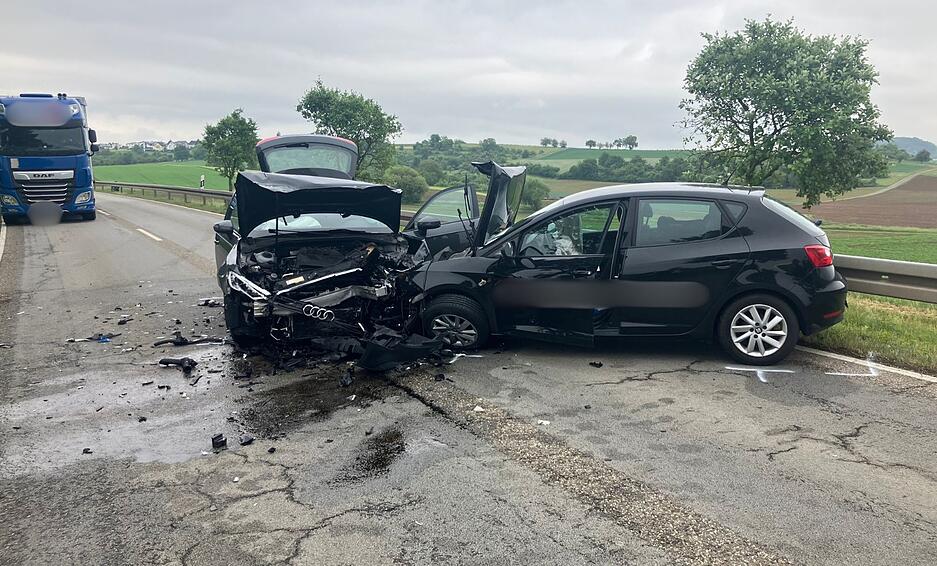 Die Strecke musste zwischenzeitlich voll gesperrt werden. Die Strecke musste zwischenzeitlich voll gesperrt werden.