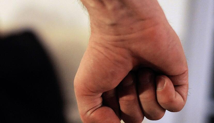 Laut einer Studie der britischen Cambridge-Universit&auml;t verwenden T&auml;ter klare Strategien, um Frauen emotional an sich zu binden und zu verunsichern. (Symbolbild)