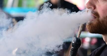 Ein Blick auf die Steuerstatistik bestätigt den schlechten Zustand der Shisha-Branche. Laut Statistischem Bundesamt wurden 2023 Steuerzeichen für 727 Tonnen Wasserpfeifentabak ausgegeben und damit deutlich weniger als 2022. Ein Blick auf die Steuerstatistik bestätigt den schlechten Zustand der Shisha-Branche. Laut Statistischem Bundesamt wurden 2023 Steuerzeichen für 727 Tonnen Wasserpfeifentabak ausgegeben und damit deutlich weniger als 2022.